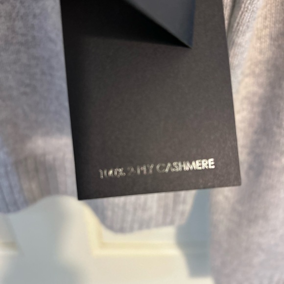 Tahari Light Gray Cashmere Sweater with Pearl Collar - Picture 4 of 5